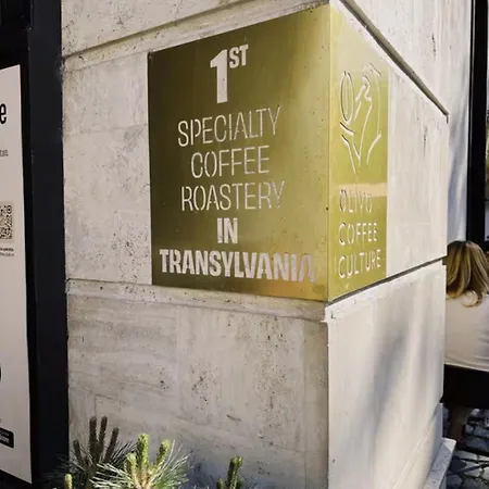 Ultra-central Cozy Flat, Steps From Everything *