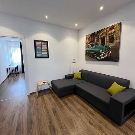 Ultra-central Cozy Flat, Steps From Everything Apartman